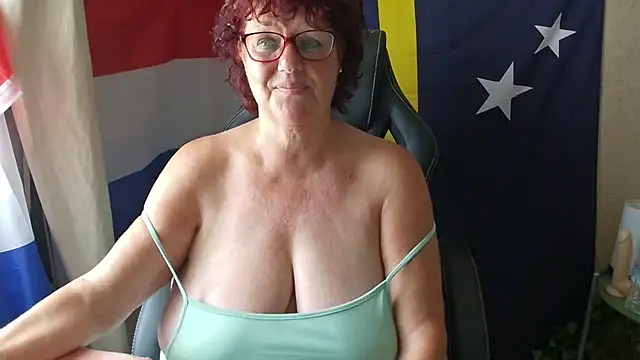GrandJo69 live cam on StripChat