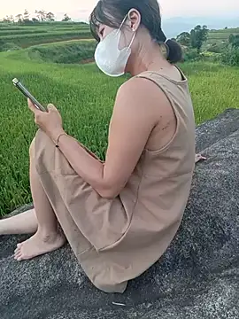 Linda-yiyi live cam