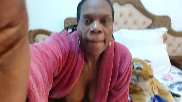Hotcougar live cam on StripChat