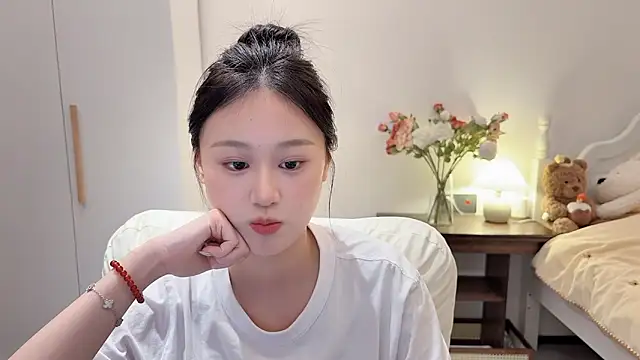 Hu-uzzzZ live cam on StripChat