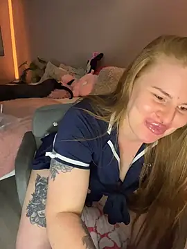 RedFoxQueen live cam on StripChat
