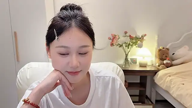 Hu-uzzzZ live cam on StripChat