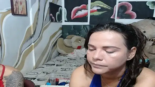 manzanahot9 live cam on StripChat
