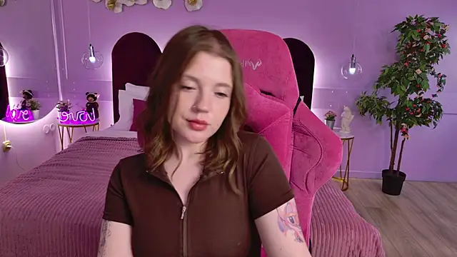 AlmaSound live cam on StripChat