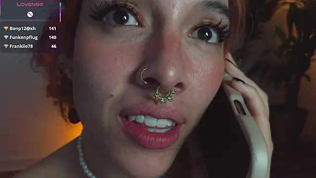 bri_von_dhara__ webcam