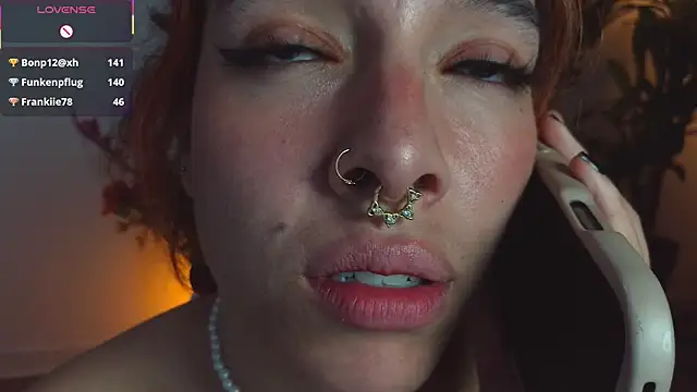 bri_von_dhara__ webcam