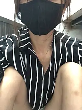 Writhing_First live cam
