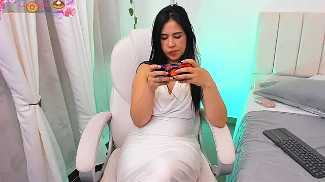 alicesky1 live cam on StripChat