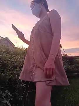 Linda-yiyi live cam