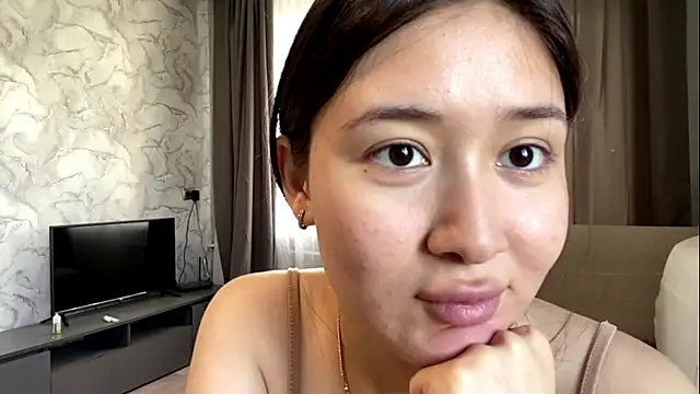 YourMiIa live cam on StripChat