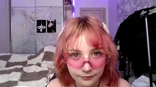 Dina_Malbert live cam on StripChat