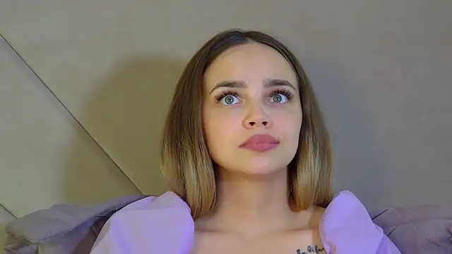 AnitaVenture live cam on StripChat