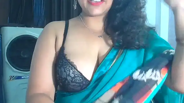 SimmiQueen_77 live cam