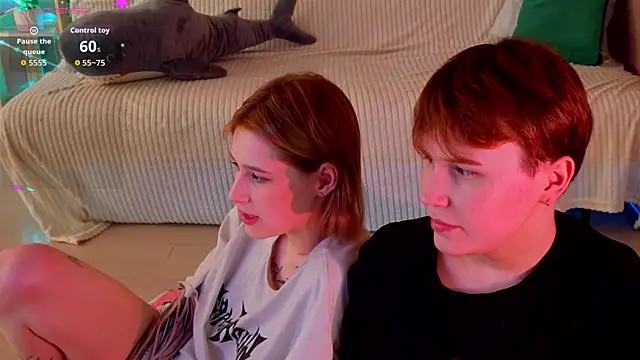 two_gerls_here webcam