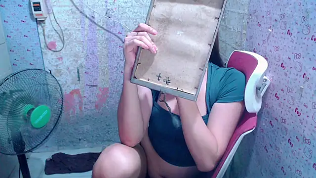 JuicyFoxCock live cam on StripChat