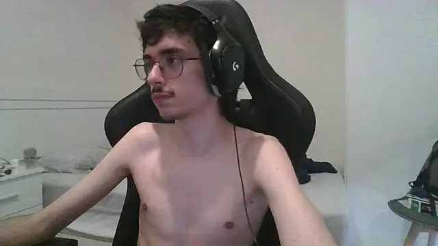 gabrielNovin17cm live cam on StripChat