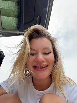 justmilaa live cam