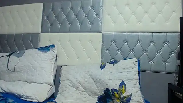 SEXYBUSTYEBONYXX webcam