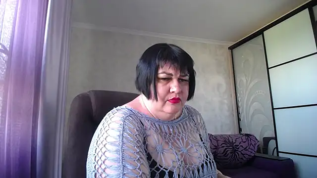 AlluringCurves webcam