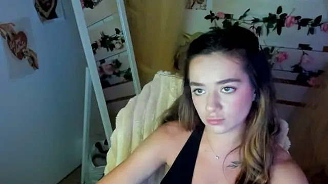 Bella_XO live cam on StripChat