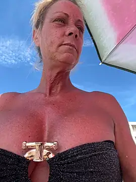 TiffaneyLove webcam