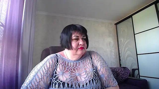 AlluringCurves webcam