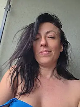 Risky_woman live cam on StripChat