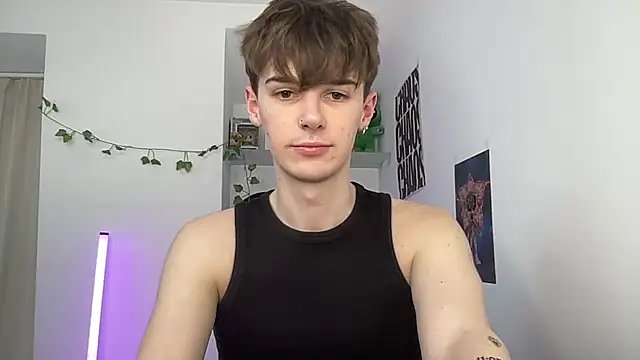 YourMilkyGuy live cam on StripChat