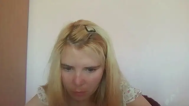 HornyElena webcam