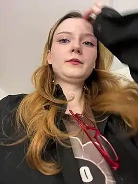 AlyssFrost webcam
