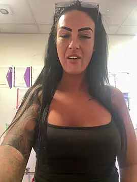 Naughty-TiaRose93 webcam