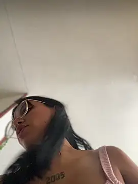GabyLopez_Pink webcam