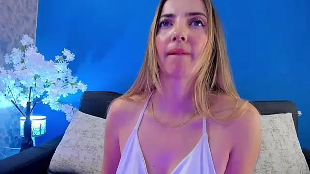 BellaMarieX live cam on StripChat
