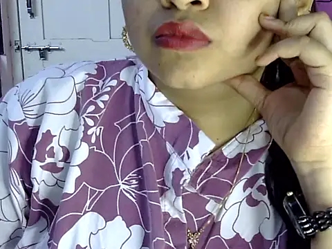 Cute_Aliyaa live cam on StripChat