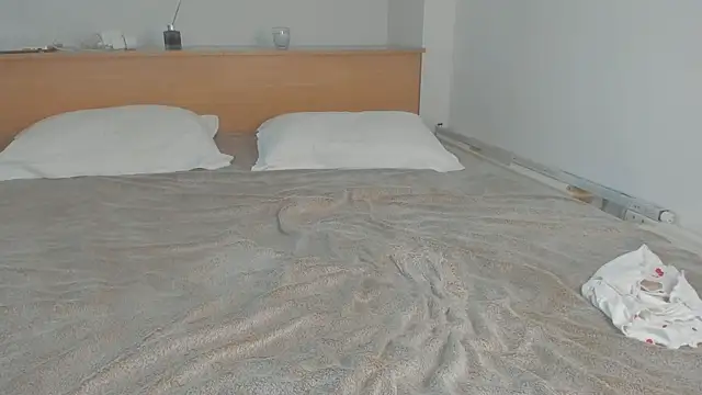 FoxieKiss webcam