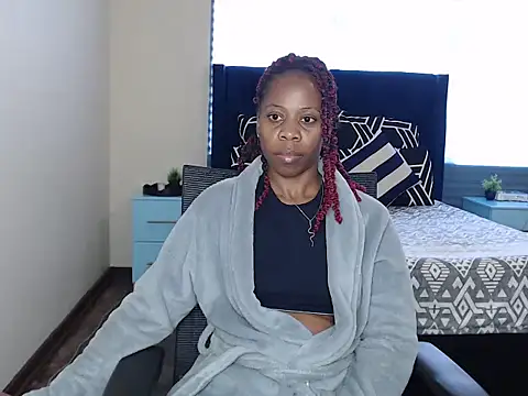 QUEENMANDYY webcam