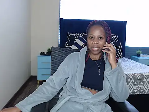 QUEENMANDYY live cam on StripChat