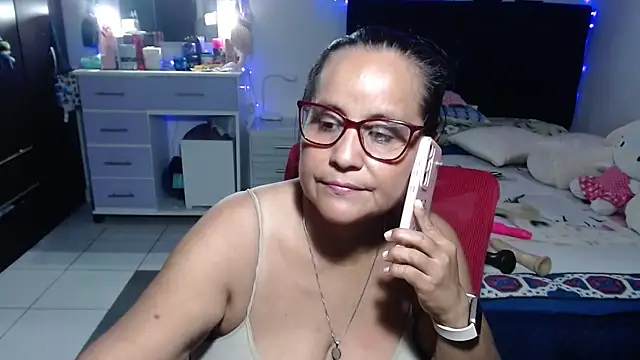 pervert_mommy_ live cam on StripChat