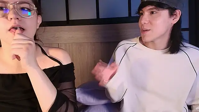 Daphne_and_Roger_ webcam