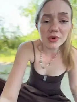 MilaMoone webcam