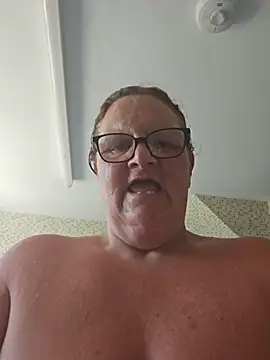 MissQueenBeex live cam on StripChat