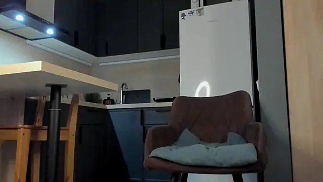 PoisonEvelyn webcam