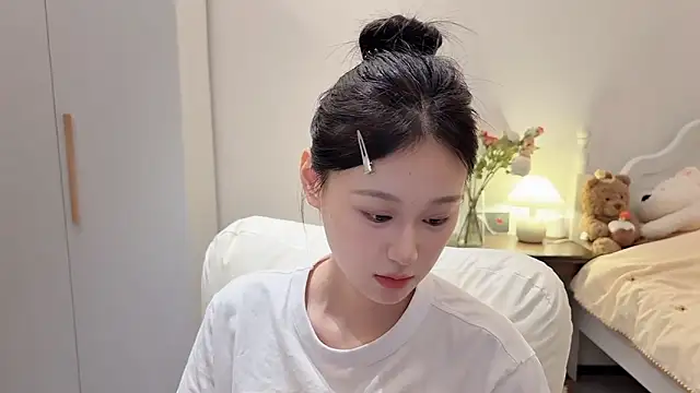 Hu-uzzzZ live cam on StripChat