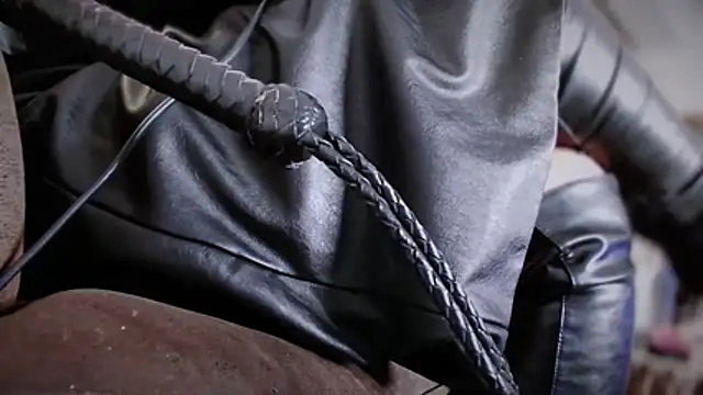 DIVAZARAHLEATHER webcam