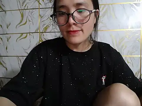 Lyzizi_lovely09 live cam on StripChat