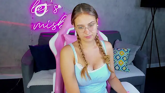 Miaa_Hill live cam on StripChat