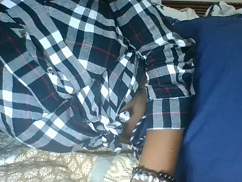 Applecute254 live cam on StripChat