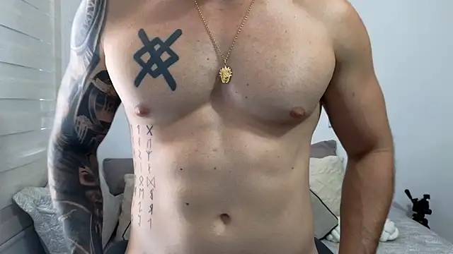 Isaac_Carter live cam on StripChat
