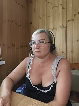 White-Chocolatte live cam on StripChat