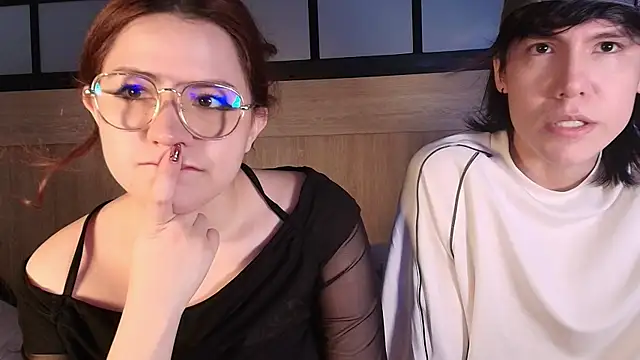 Daphne_and_Roger_ webcam